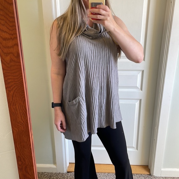 Focus Casual Life lagenlook cowl neck sleeveless pleated tunic - Picture 3 of 8